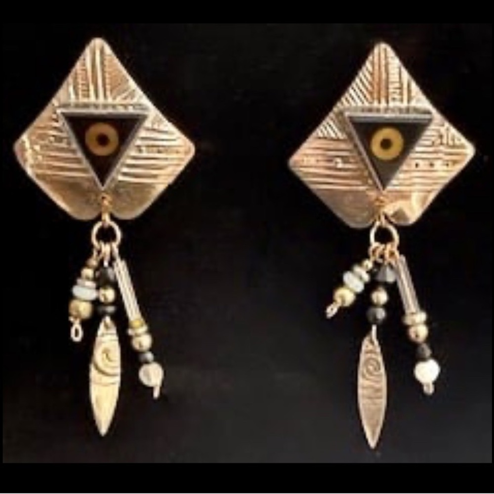 Rare Vintage Tabra Vintage Gold Onyx Inlay Earrings